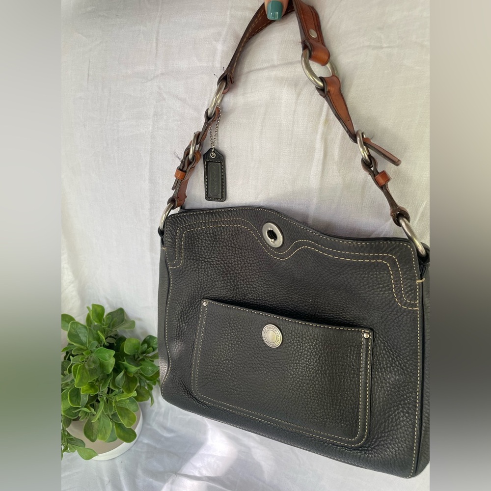 Y2K Coach Pebbled Leather Shoulder Bag- STYLE NO. D063-10131